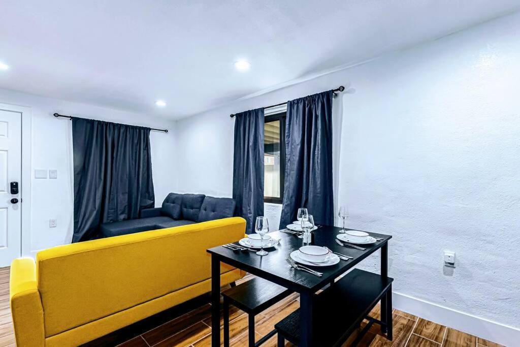 Phoenix Retreat - 1 Bedroom King Suite With 2 Smart Tvs - 10 Min From Airp - Unit B Esterno foto